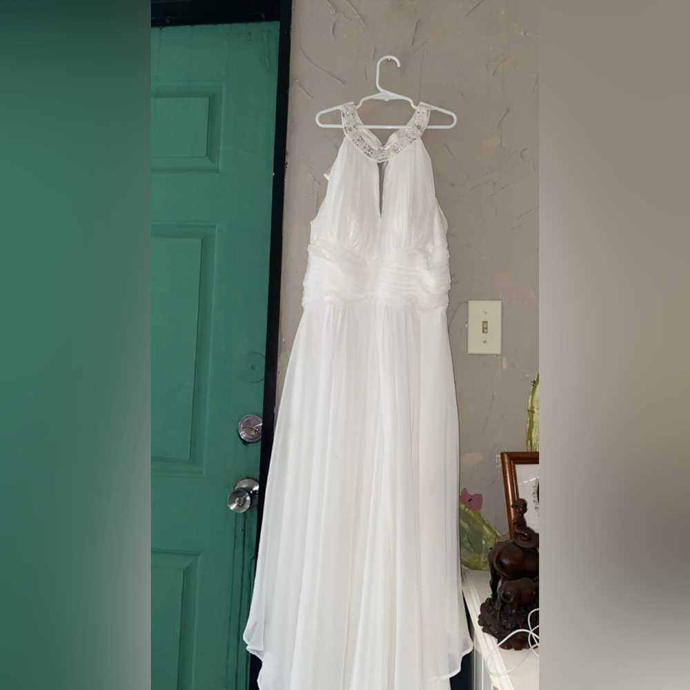 Elegant White Sleeveless Dress